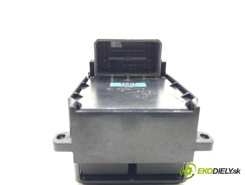 HONDA ACCORD VIII Kombi 2011 110 kW 2.2 i-DTEC (CW3) 2199 Prepínač okien 35750-TL0-G11-M1 (Prepínacie páčky pod volantom)