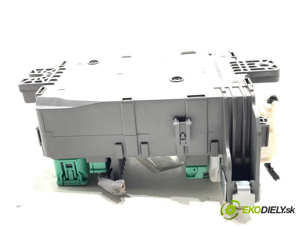 HONDA ACCORD VIII Kombi 2011 110 kW 2.2 i-DTEC (CW3) 2199 skříňka poistková  (Pojistková skříňka)