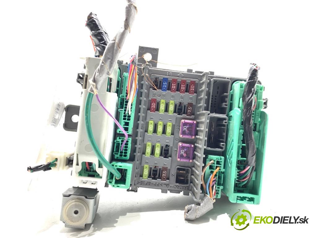 HONDA ACCORD VIII Kombi 2011 110 kW 2.2 i-DTEC (CW3) 2199 skříňka poistková  (Pojistková skříňka)