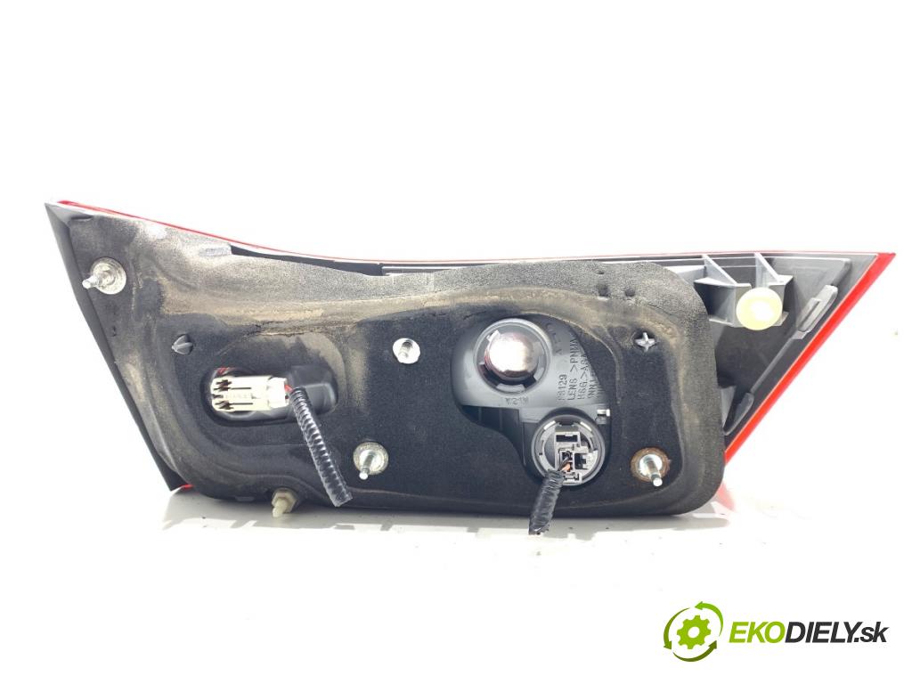 HONDA ACCORD VIII Kombi 2011 110 kW 2.2 i-DTEC (CW3) 2199 Svetlo zad pravá vnútorná P8129 (Kľučka dverí ostatné)