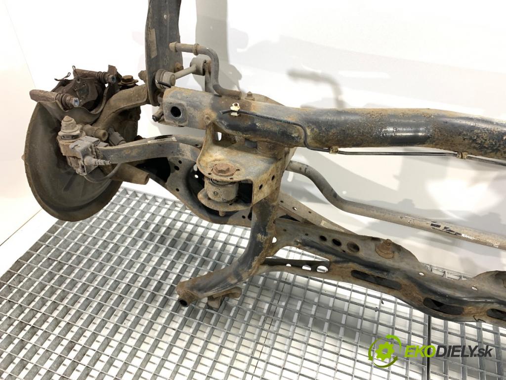 SEAT LEON II liftback 2008 75 kW 1.6 1595 výztuha zadní část