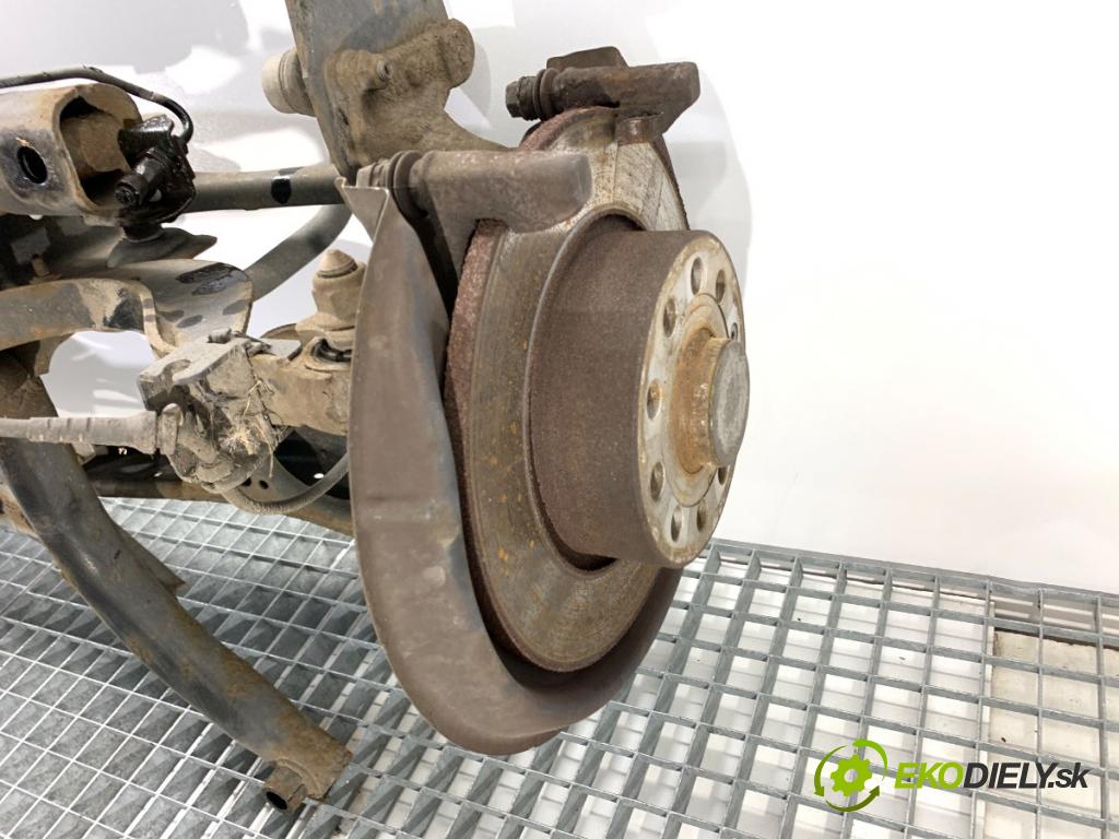 SEAT LEON II liftback 2008 75 kW 1.6 1595 výztuha zadní část