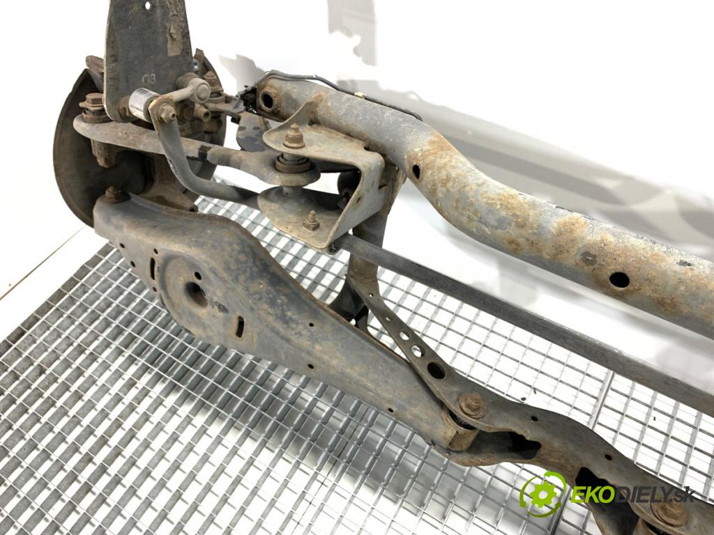 SEAT LEON II liftback 2008 75 kW 1.6 1595 výztuha zadní část