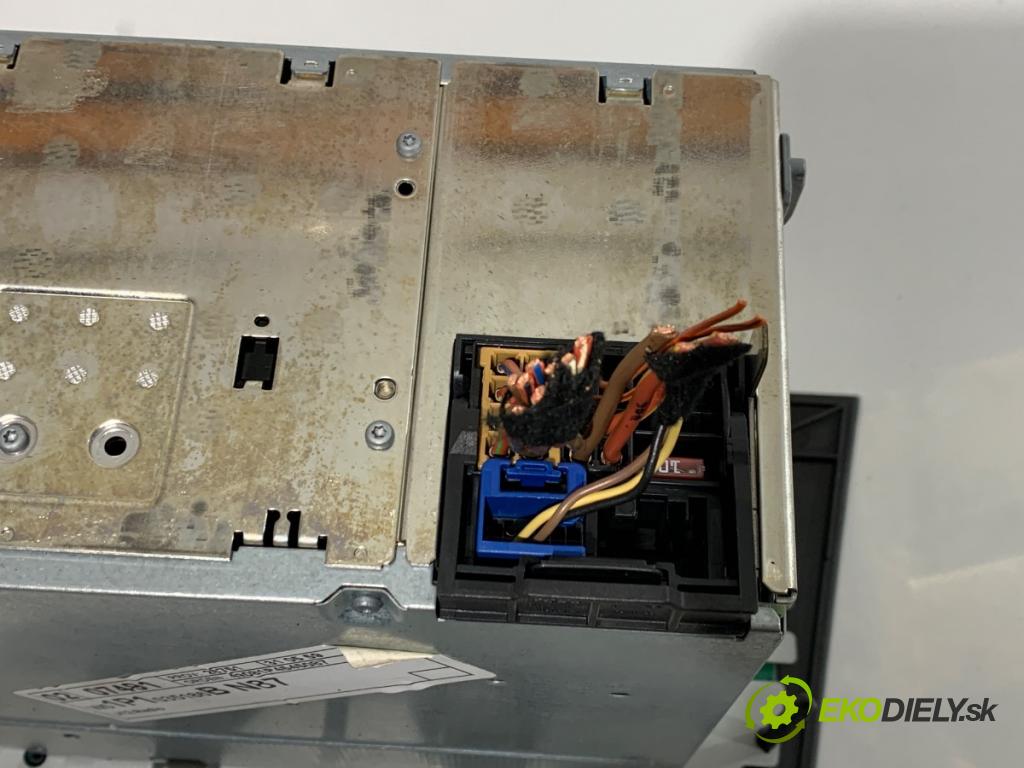 SEAT LEON II liftback 2008 75 kW 1.6 1595 RADIO 1P1035186B (Audio zariadenie)