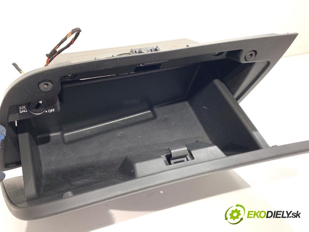 SEAT LEON II liftback 2008 75 kW 1.6 1595 Priehradka, kastlík spolujazdca 1P1857103A (Priehradka (kastlík))