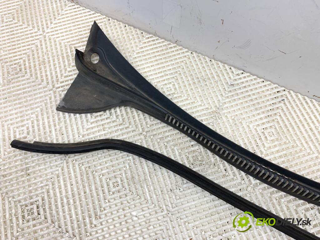 SEAT LEON II liftback 2008 75 kW 1.6 1595 Torpédo, plast pod čelné okno 1P0853185B (Torpédo (plast pod čelným sklom))