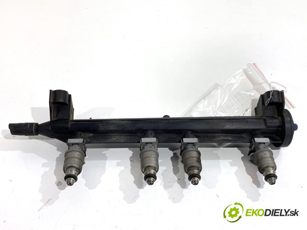 SEAT LEON II liftback 2008 75 kW 1.6 1595 Lišta vstrekovacia 06A133317AS (Vstrekovacia lišta)