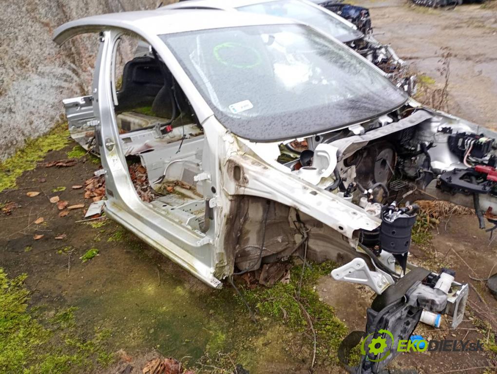 SKODA RAPID ---  --- --- --- karoséria ČTVRŤÁK: Blatník zad ľavy prah strecha PODŁUŻNICA ľavy pravy
