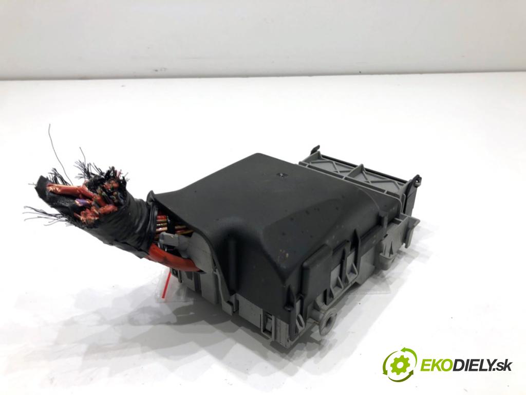 OPEL INSIGNIA A liftback 2011 118 kW 2.0 CDTI (68) 1956 skříňka poistková 525230582 (Pojistková skříňka)