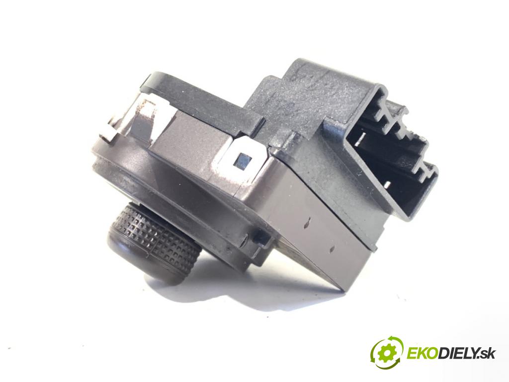 OPEL INSIGNIA A liftback 2011 118 kW 2.0 CDTI (68) 1956 Prepínač nastavenia spätných zrkadiel 13271834 (Prepínacie páčky pod volantom)