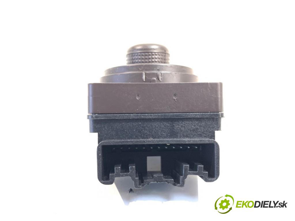 OPEL INSIGNIA A liftback 2011 118 kW 2.0 CDTI (68) 1956 Prepínač nastavenia spätných zrkadiel 13271834 (Prepínacie páčky pod volantom)