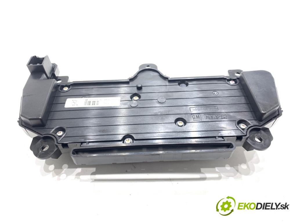 OPEL INSIGNIA A liftback 2011 118 kW 2.0 CDTI (68) 1956 Panel ovládania radia 20997891 (Prepínacie páčky pod volantom)