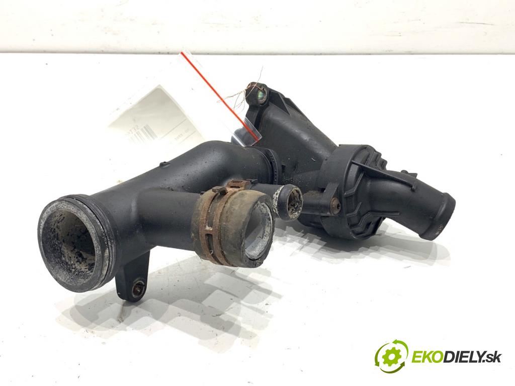 SKODA FABIA III Kombi 2017 77 kW 1.4 TDI 1422 obal termostatu 04B121026C (Pouzdro termostatu)