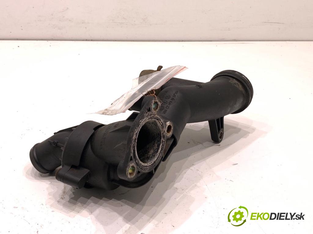 SKODA FABIA III Kombi 2017 77 kW 1.4 TDI 1422 obal termostatu 04B121026C (Pouzdro termostatu)