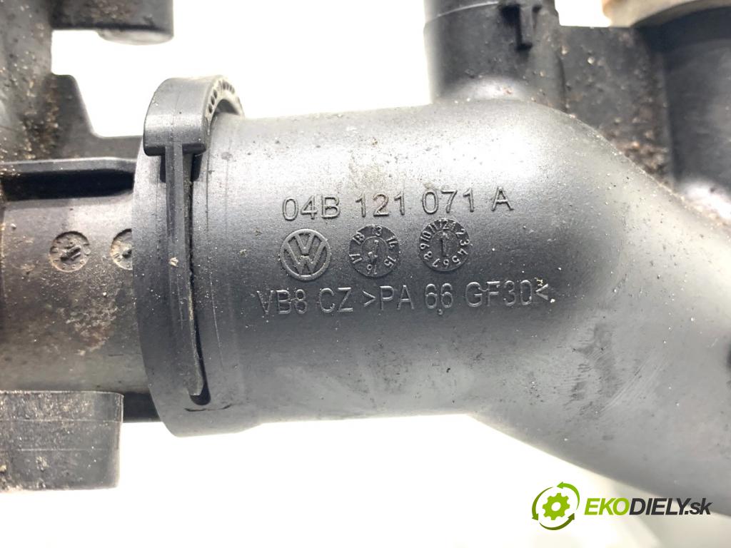 SKODA FABIA III Kombi 2017 77 kW 1.4 TDI 1422 obal termostatu 04B121026C (Pouzdro termostatu)