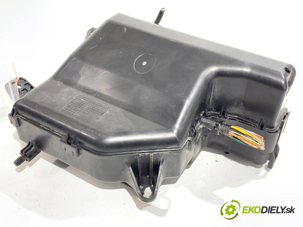 TOYOTA PRIUS II liftback 2008 57 kW 1.5 Hybrid (NHW20_) 1497 skříňka poistková  (Pojistková skříňka)