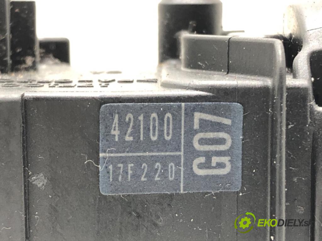 TOYOTA PRIUS II liftback 2008 57 kW 1.5 Hybrid (NHW20_) 1497 Prepínač kombinovaný 42100-17F220 (Prepínacie páčky pod volantom)