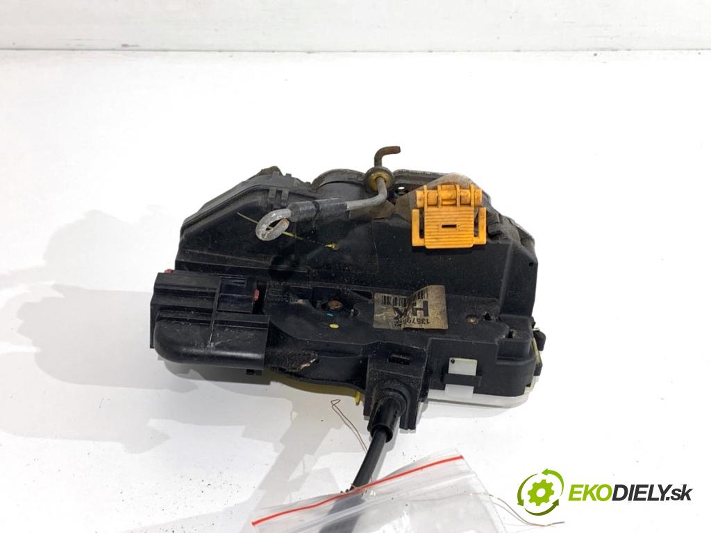 OPEL INSIGNIA A liftback 2011 118 kW 2.0 CDTI (68) 1956 zámok Dvere ľavy predný 13579622