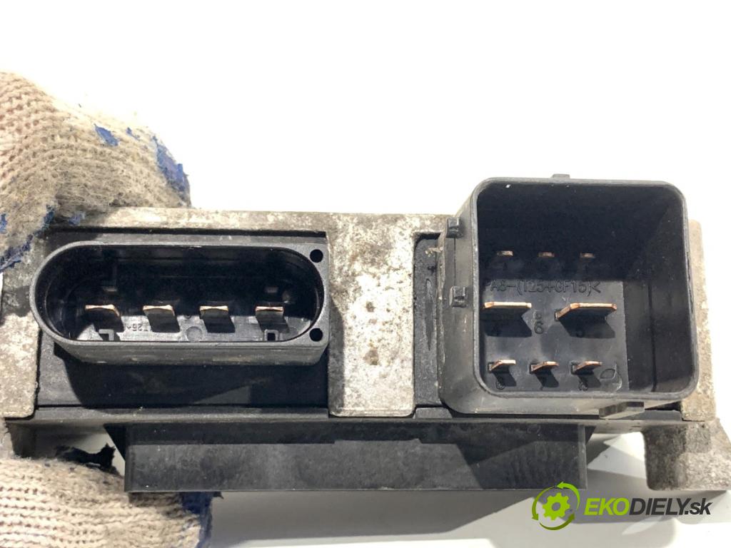 RENAULT KANGOO II nadwozie wielkoprzestrzenne (MPV) 2021 85 kW 1.5 dCi 115 (KW17) 1461 relé sviečok žhavenia 271202380R (Relé)