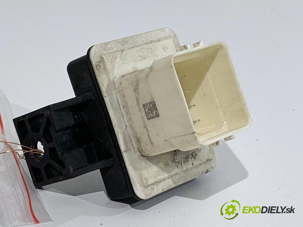 RENAULT KANGOO II nadwozie wielkoprzestrzenne (MPV) 2021 85 kW 1.5 dCi 115 (KW17) 1461 relé sviečok žhavenia 110679886R (Relé)