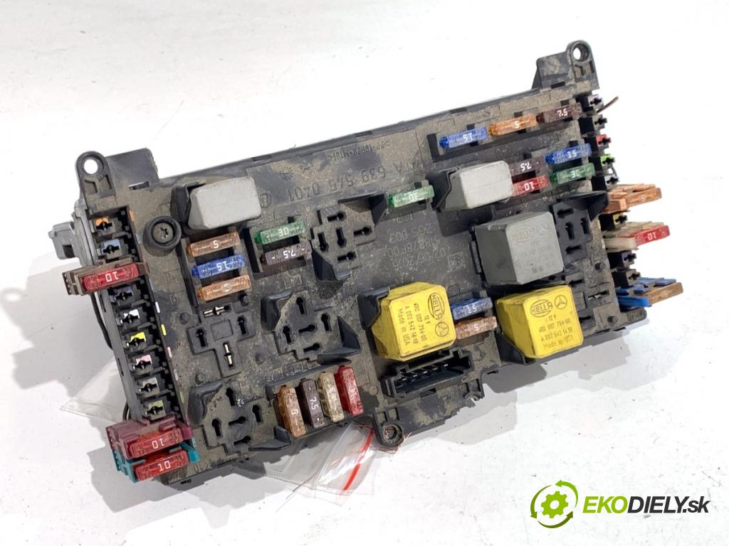 MERCEDES-BENZ W639 Autobus 2006 80 kW 111 CDI (639.701, 639.703, 639.705) 2148 skříňka poistková 6399005400 (Pojistková skříňka)