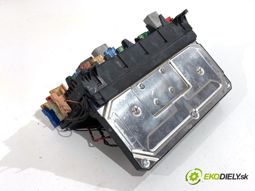 MERCEDES-BENZ W639 Autobus 2006 80 kW 111 CDI (639.701, 639.703, 639.705) 2148 skříňka poistková 6399005400 (Pojistková skříňka)