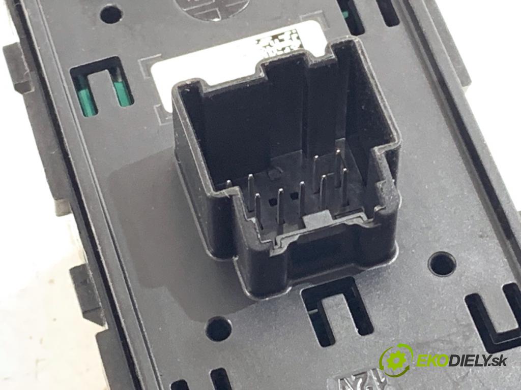 ALFA ROMEO STELVIO SUV 2022 206 kW 2.0 Q4 (949.AXA2A) 1995 Prepínač okien 01561291690 (Prepínacie páčky pod volantom)