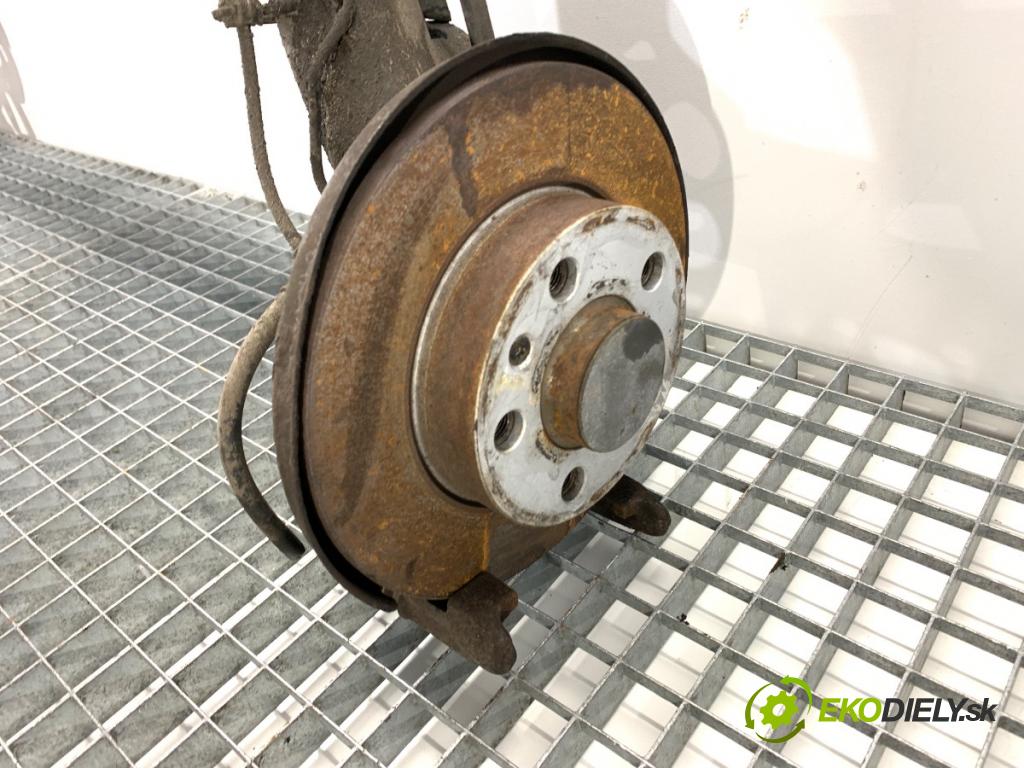 SKODA RAPID liftback 2018 70 kW 1.0 TSI 999 Výstuha zad