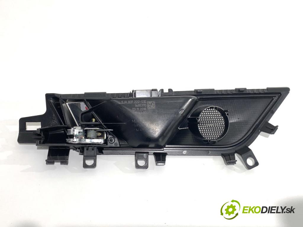 SKODA RAPID liftback 2018 70 kW 1.0 TSI 999 Kľučka vnútorná pravy predný 5JA837222