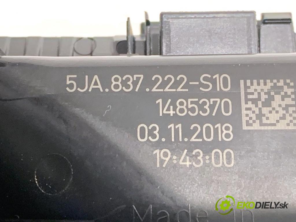 SKODA RAPID liftback 2018 70 kW 1.0 TSI 999 Kľučka vnútorná pravy predný 5JA837222