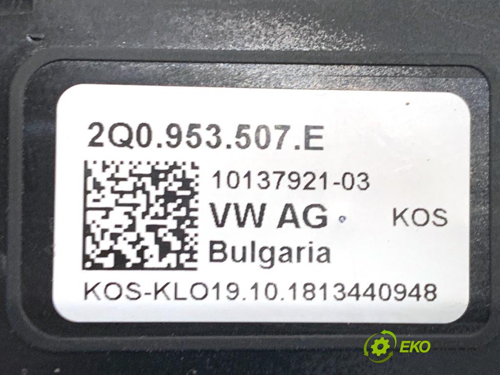 SKODA RAPID liftback 2018 70 kW 1.0 TSI 999 přepínač kombinovaný 2Q0953507E (Páčky pod volantem)