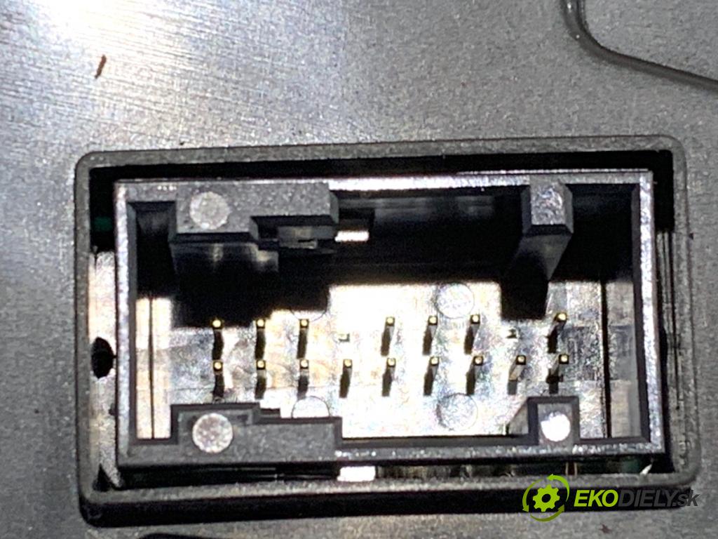 SKODA RAPID liftback 2018 70 kW 1.0 TSI 999 Prístrojovka 5JA920740C (Prístrojová doska)