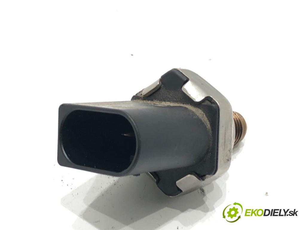 SKODA RAPID liftback 2018 70 kW 1.0 TSI 999 Snímač tlaku paliva 04C906054C (Snímač)