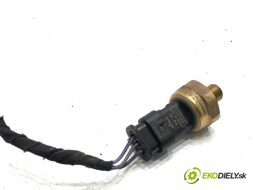 SKODA RAPID liftback 2018 70 kW 1.0 TSI 999 Snímač tlaku oleja 04C906060C (Snímač tlaku oleja)