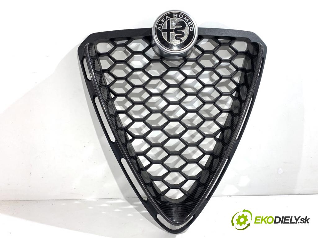 ALFA ROMEO STELVIO SUV 2022 206 kW 2.0 Q4 (949.AXA2A) 1995 Mriežka maska CARBON: 156108638