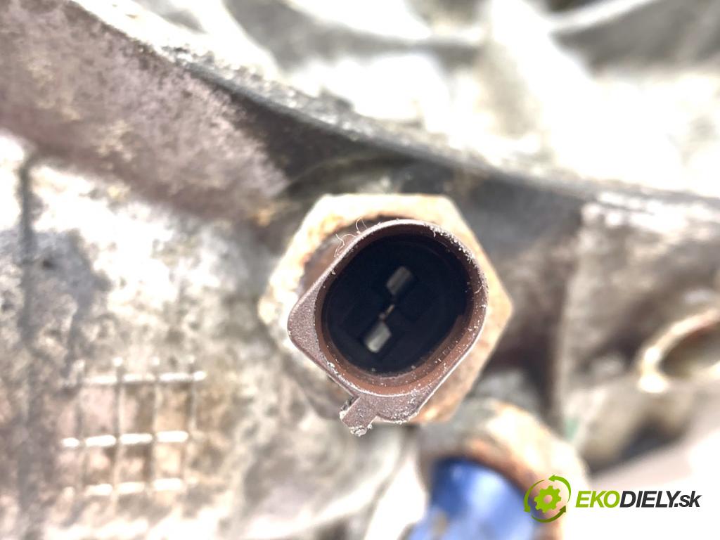 VW TOURAN nadwozie wielkoprzestrzenne (MPV) 2017 132 kW 1.8 TSI 1798 Obal filtra oleja 06L903142D (Obal olejového filtra)