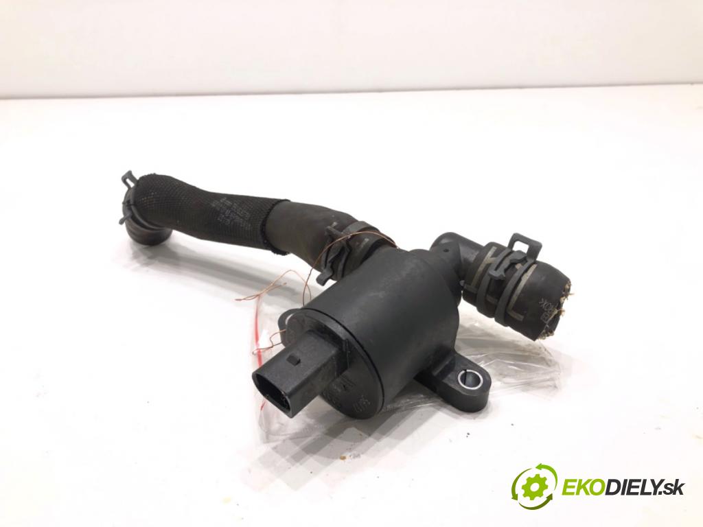 VW TOURAN nadwozie wielkoprzestrzenne (MPV) 2017 132 kW 1.8 TSI 1798 DALŠÍ: pumpa vody 4H0121671D (Vodní pumpa)