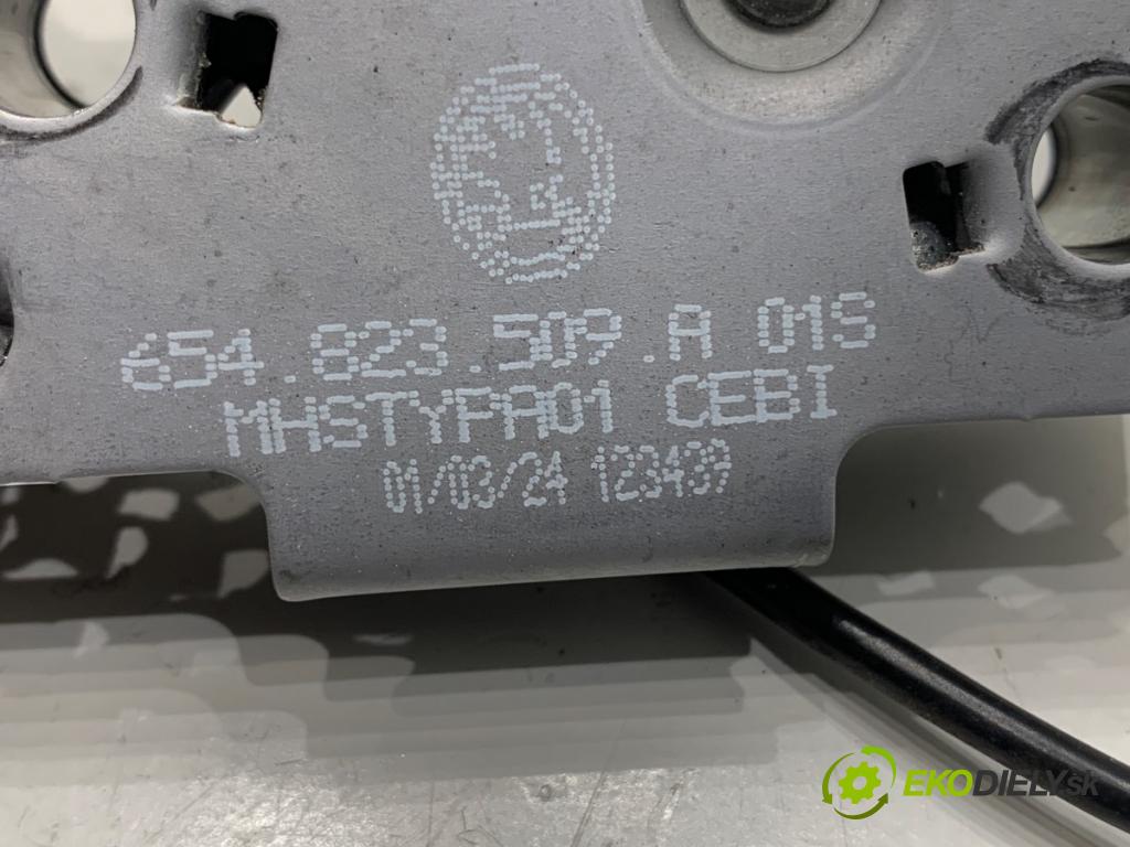 SKODA KAMIQ SUV 2024 85 kW 1.0 TSI 999 zámok kapoty predný 654823509A