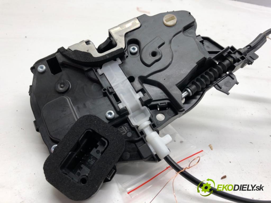 SKODA KAMIQ SUV 2024 85 kW 1.0 TSI 999 zámok Dvere pravy zad 10A839016B
