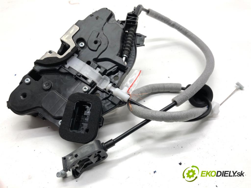 SKODA KAMIQ SUV 2024 85 kW 1.0 TSI 999 zámok Dvere pravy predný 10B837016B