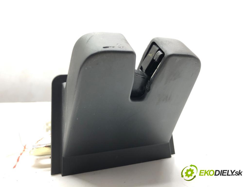 SKODA KAMIQ SUV 2024 85 kW 1.0 TSI 999 zámok dverí zad 5F0827505