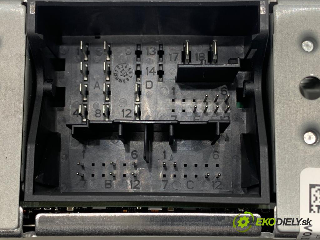 SKODA KAMIQ SUV 2024 85 kW 1.0 TSI 999 Dislpej Navigácia 657035869 (Prístrojová doska)