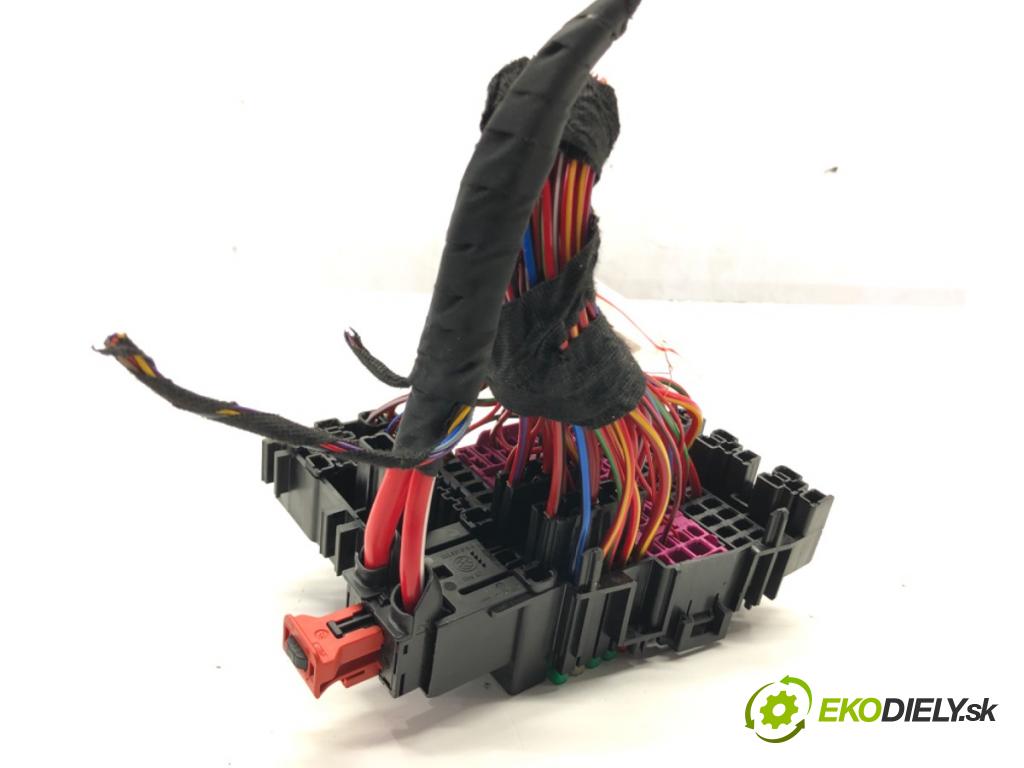 SKODA KAMIQ SUV 2024 85 kW 1.0 TSI 999 skříňka poistková 2Q0937615A (Pojistková skříňka)