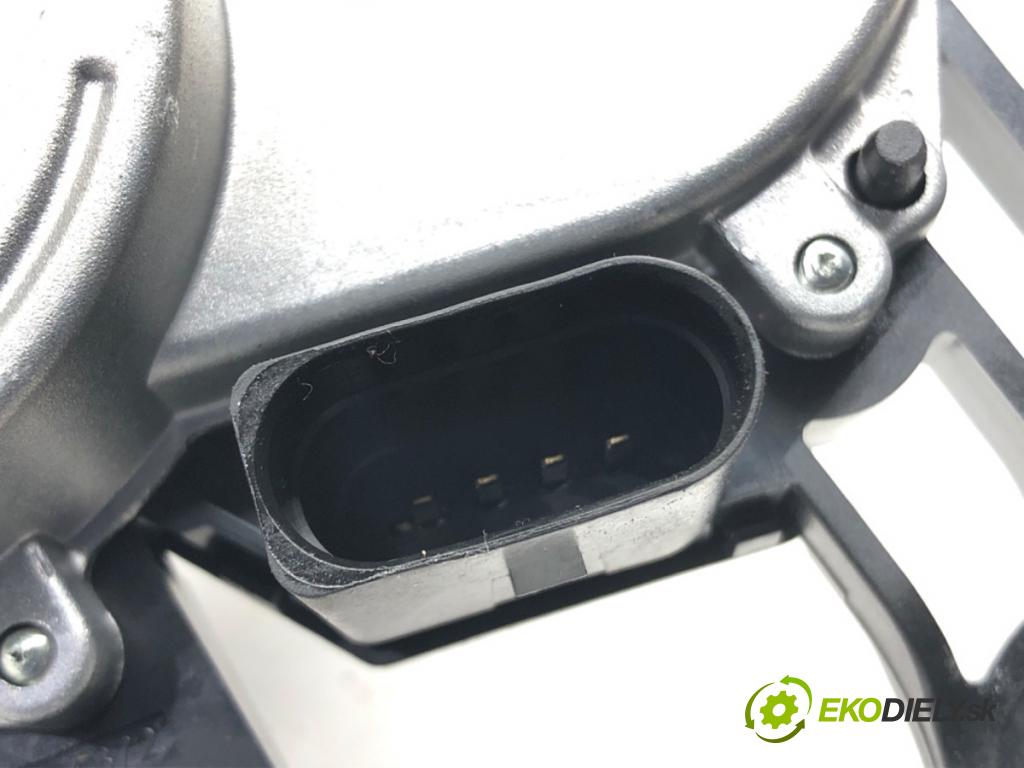 SKODA KAMIQ SUV 2024 85 kW 1.0 TSI 999 Motor stieračov zad 5G0955711D