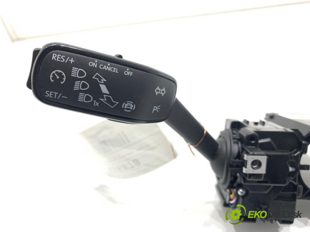 SKODA KAMIQ SUV 2024 85 kW 1.0 TSI 999 Prepínač kombinovaný 2Q0953502AB 2Q0953521AB (Prepínacie páčky pod volantom)