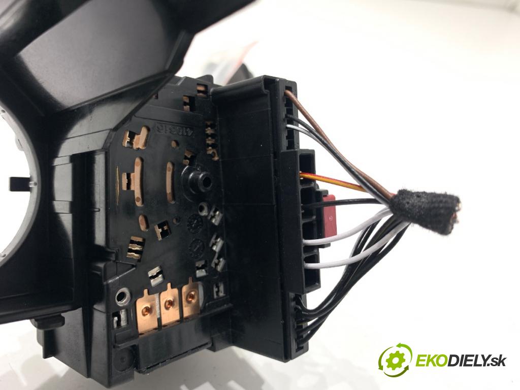 SKODA KAMIQ SUV 2024 85 kW 1.0 TSI 999 Prepínač kombinovaný 2Q0953502AB 2Q0953521AB (Prepínacie páčky pod volantom)