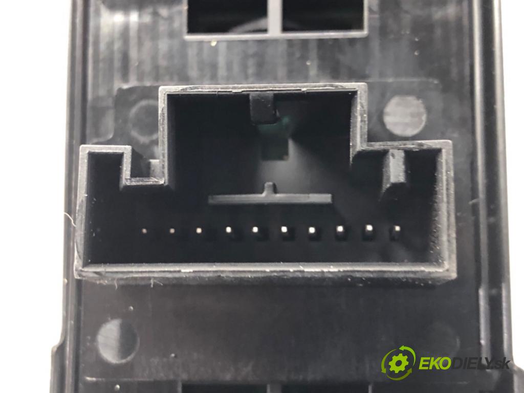 SKODA KAMIQ SUV 2024 85 kW 1.0 TSI 999 Prepínač okien 5G0959857D (Prepínacie páčky pod volantom)