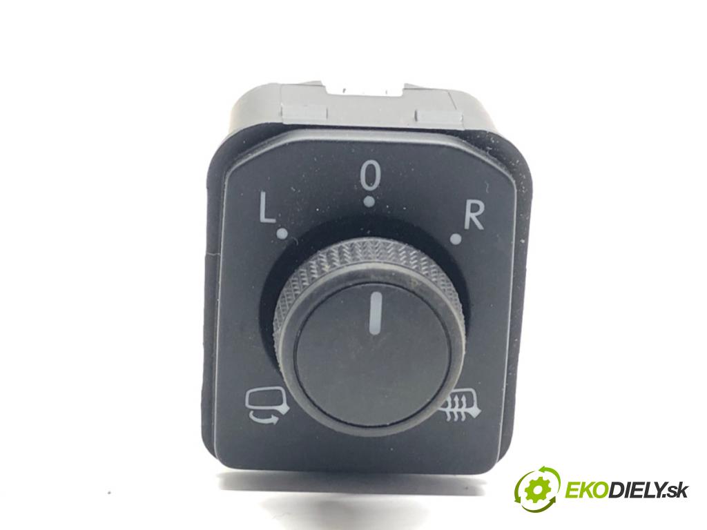 SKODA KAMIQ SUV 2024 85 kW 1.0 TSI 999 Prepínač nastavenia spätných zrkadiel 654959565 (Prepínacie páčky pod volantom)