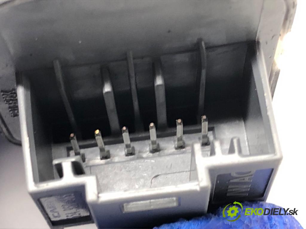 SKODA KAMIQ SUV 2024 85 kW 1.0 TSI 999 Prepínač nastavenia spätných zrkadiel 654959565 (Prepínacie páčky pod volantom)