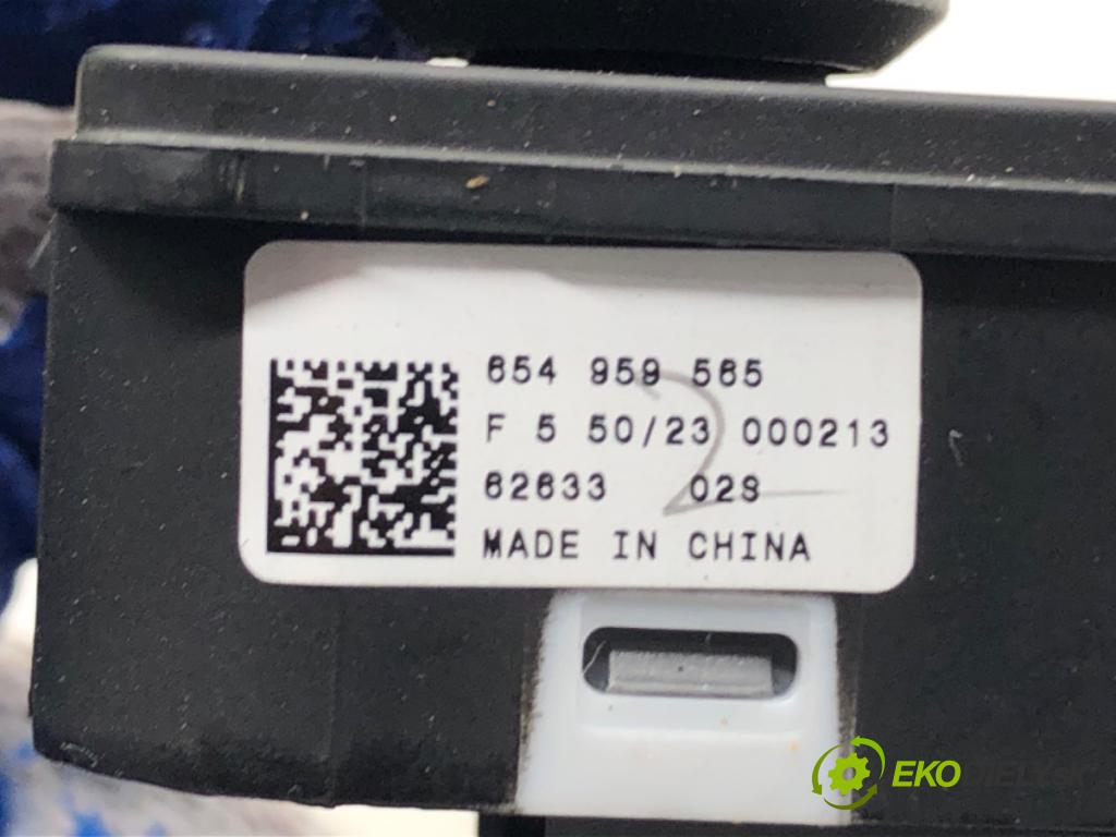 SKODA KAMIQ SUV 2024 85 kW 1.0 TSI 999 Prepínač nastavenia spätných zrkadiel 654959565 (Prepínacie páčky pod volantom)